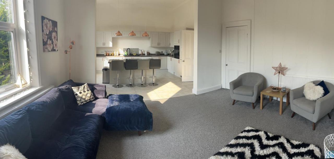 Stunning Bebington Maisonette - Large Private Drive And Entrance, Good Transport Links ภายนอก รูปภาพ
